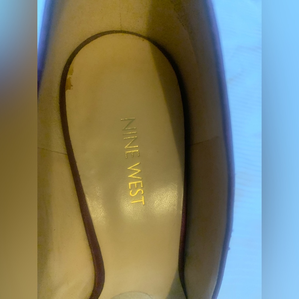 NINE WEST PURPLE PUMPS
